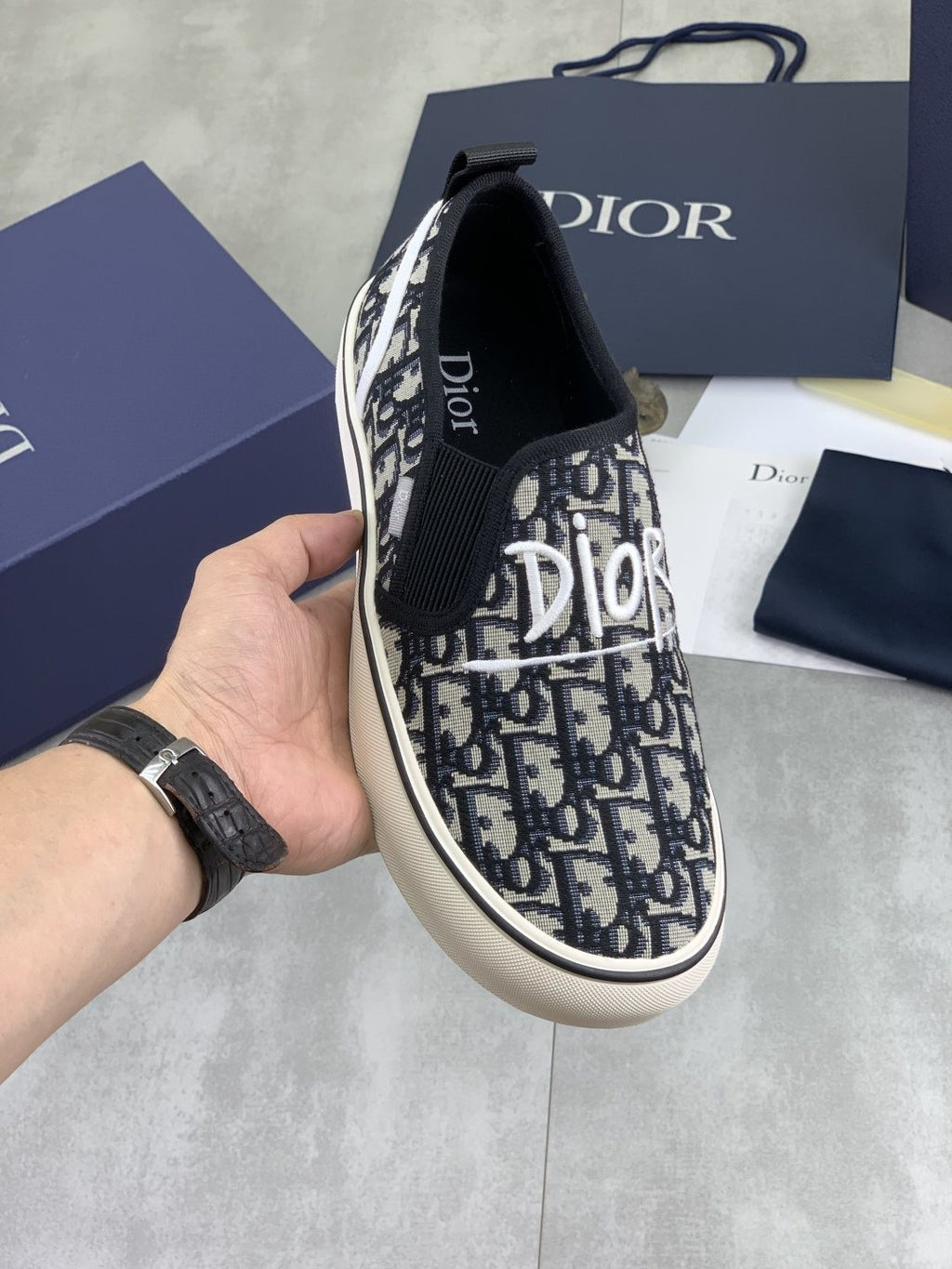 微商相册测试鞋子-Dior Navy Pattern Slip-On Sneakers — model