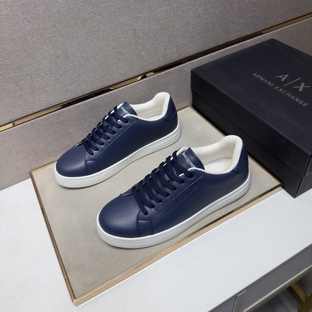 Armani Exchange Contrast Heel Low-Top Sneakers — front